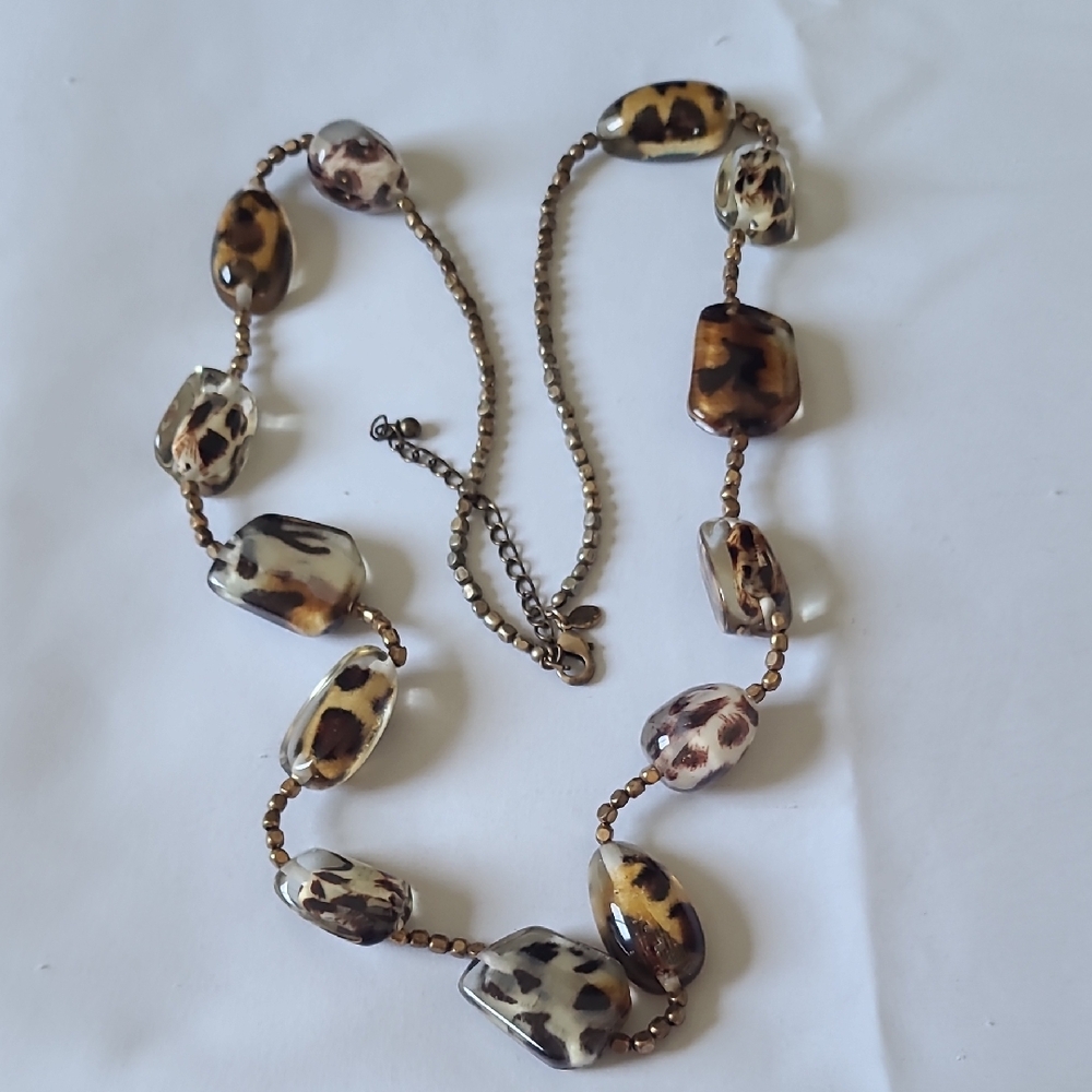 Elegant Brown and Black Necklace with Chain Design